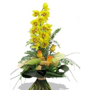 Mazzo con orchidee gialle