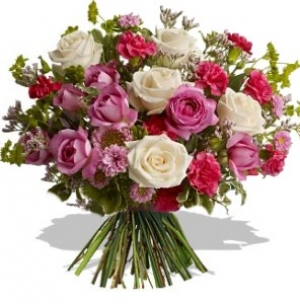 Bouquet with white roses and pink
